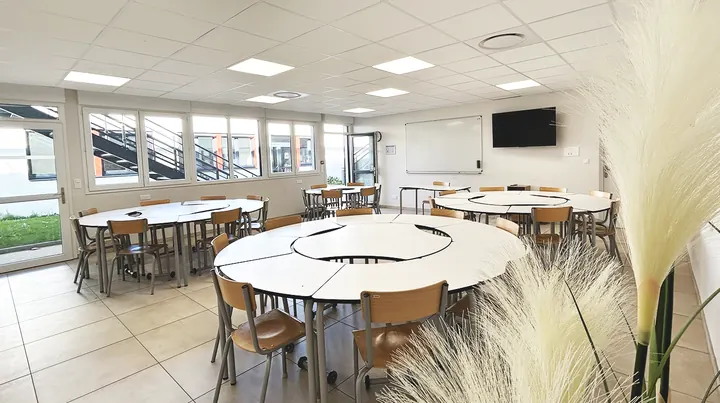 Une salle de travail en îlots