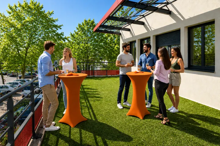 Étudiants sur la terrasse